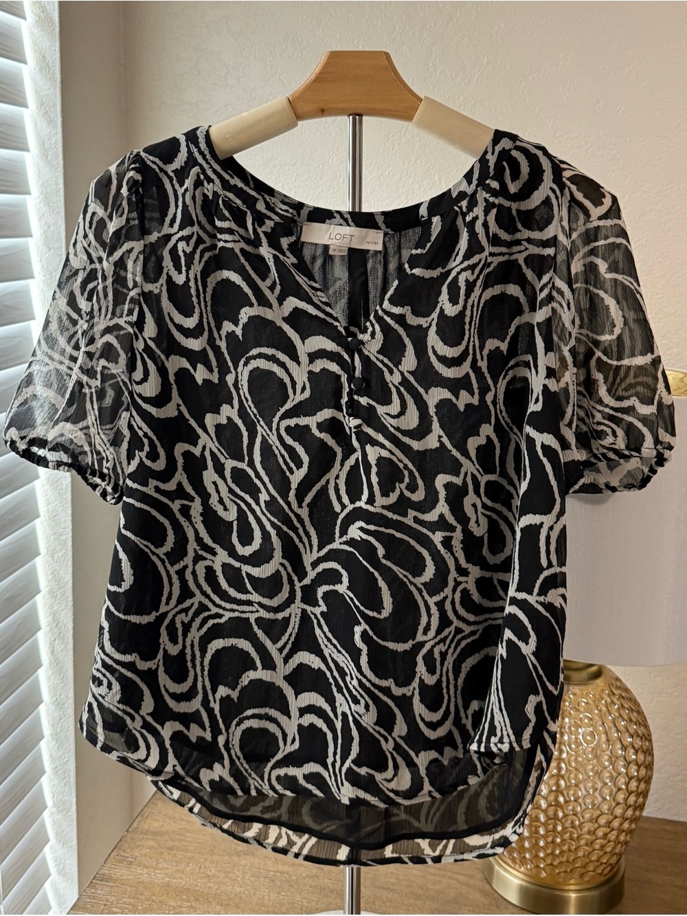 5 for $20 Deal- LOFT Black and White Abstract Puff-Sleeve Blouse- Size SP